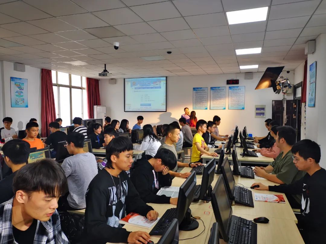 高考季·苏州健雄职业技术学院人工智能学院 数字科技点亮未来之旅
